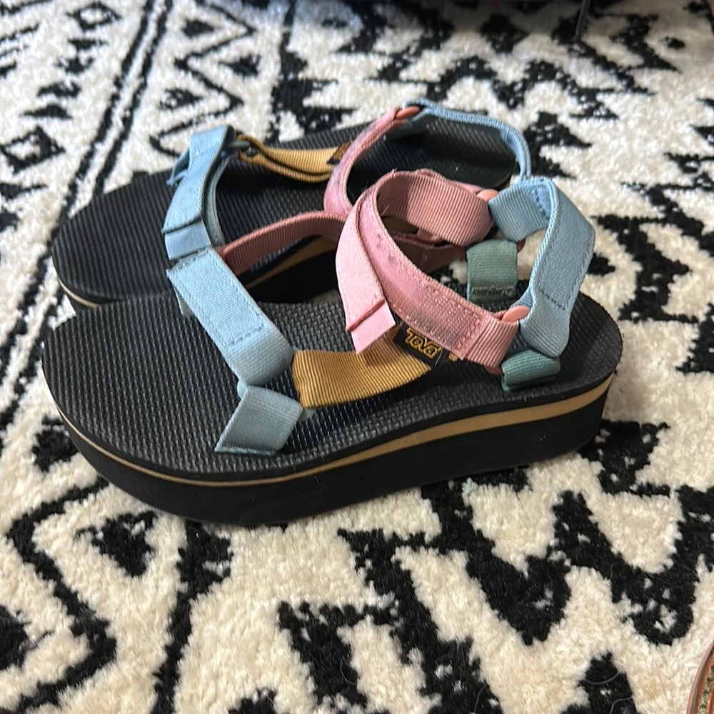 Teva woman’s size 6 platform sandles